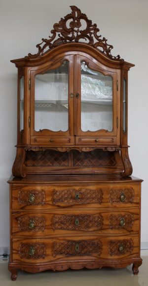 Barockes Aufsatzmöbel