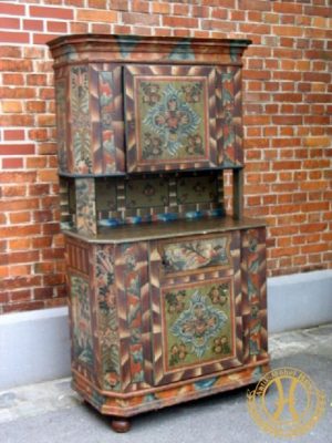 Bemalter Aufsatzkasten, Österreich um 1915