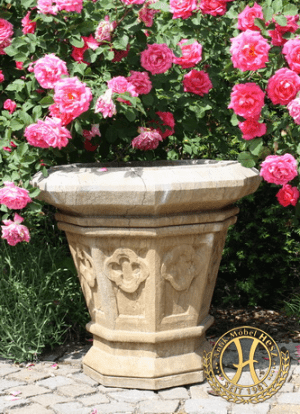 Blumengefaess aus Stein