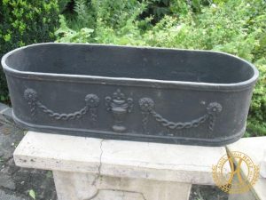 Blumenjardiniere im Empire Stil