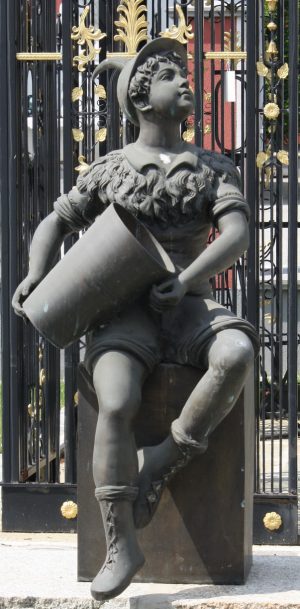 Bronze Brunnen Knabe