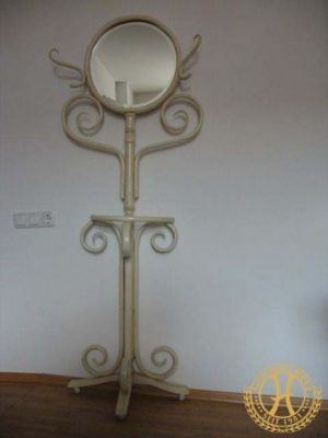 Bugholzgarderobe im Thonet Stil