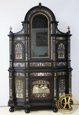 Prunkmöbel mit Bein und Lapislazuli Intarsien