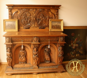 Figural geschnitzte Anrichte im Renaissancestil