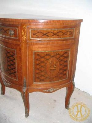 Halbrundes Trumeau im Louis XVI Stil