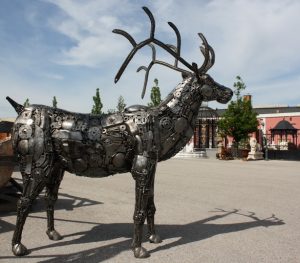 Lebensgroßer Hirsch "Recycled"