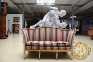 Kleine klassizistische Sitzbank