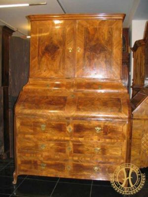 Maria Theresien Aufsatzsekretär, Wien um 1730