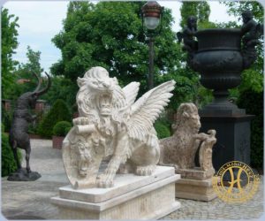 Monumentaler Historischer Löwe