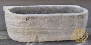 Ovaler Steintrog (ehemals Futtertrog für Nutztiere)