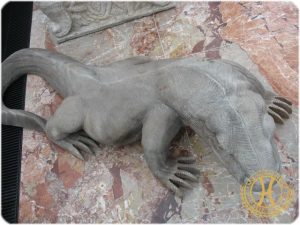 Schnitzfigur einer Galapagos Echse