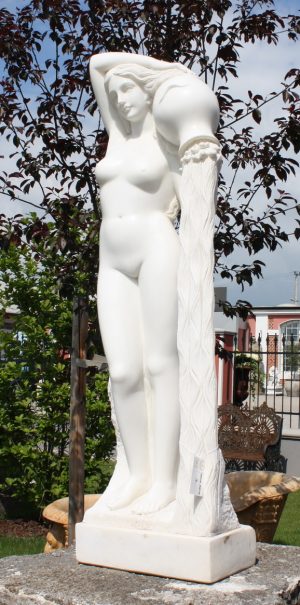 Venus Skulptur mit Krug