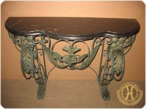 Wandkonsole mit Marmorplatte im Barockcharakter