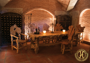 Wurzelholzstühle und -armlehner